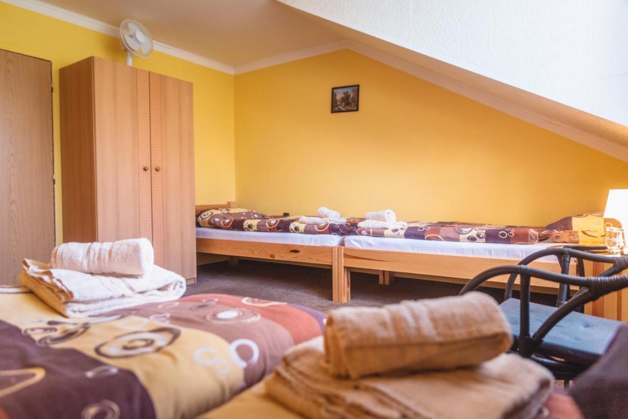 Penzion Samorost Jarosov nad Nezarkou Esterno foto