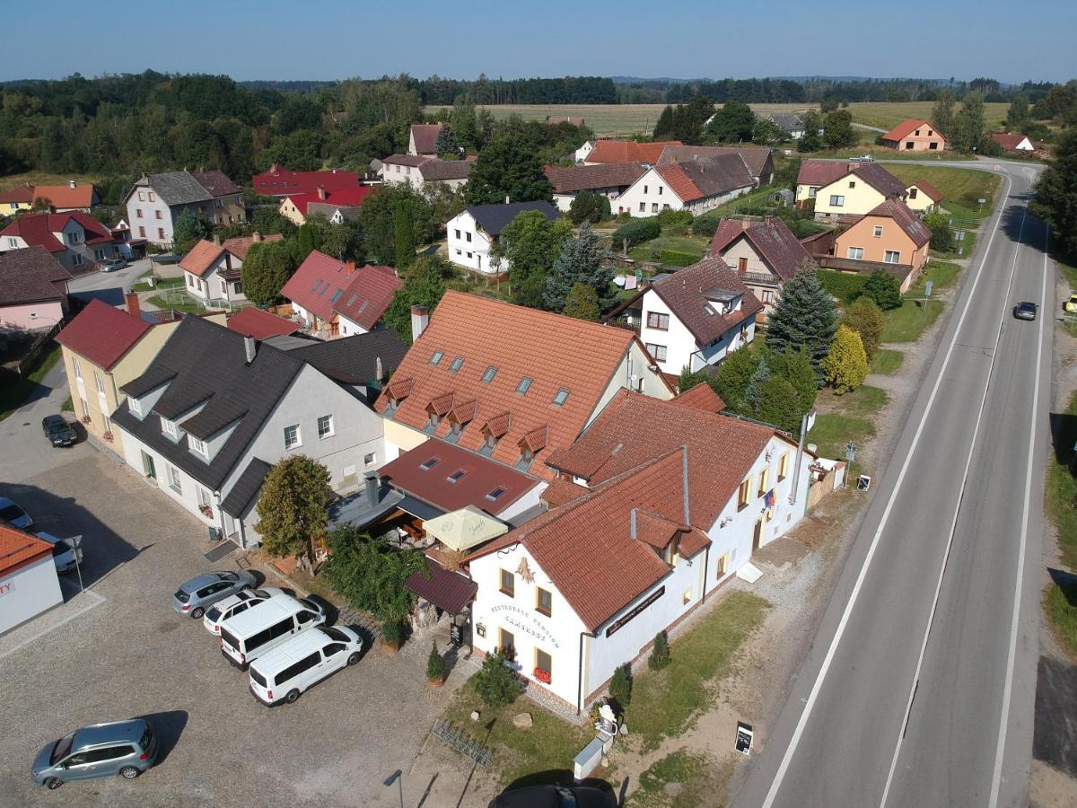 Penzion Samorost Jarosov nad Nezarkou Esterno foto