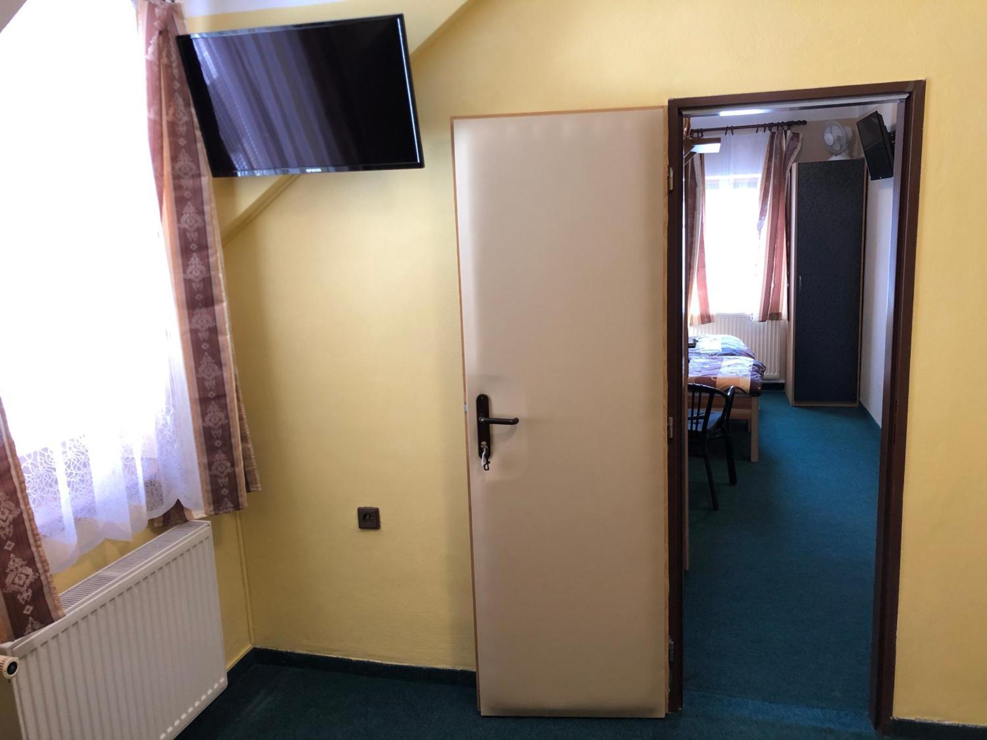 Penzion Samorost Jarosov nad Nezarkou Esterno foto