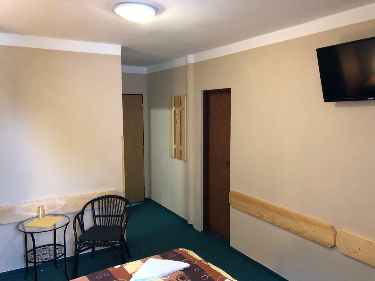 Penzion Samorost Jarosov nad Nezarkou Esterno foto